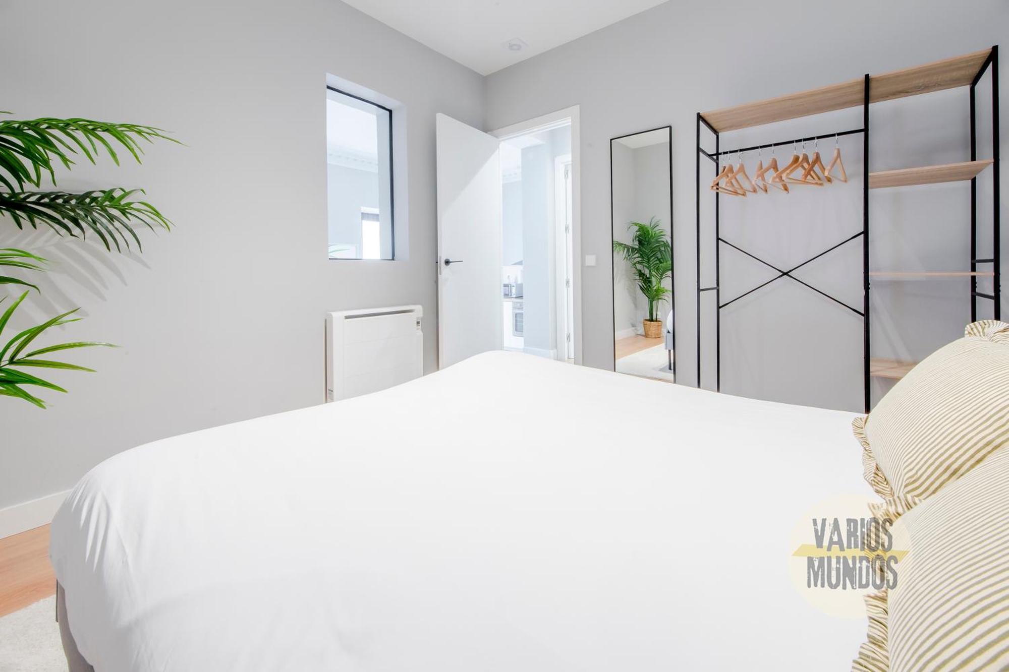 Modern Apt & Cool Interior Design A 20 Metros Del Retiro E1 马德里 外观 照片